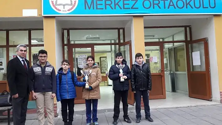 Merkez Ortaokulu Satranç'ta İl Birincisi