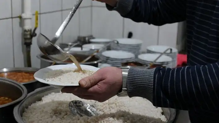 Pirinciyle ünlü ilçede kahvaltıda da pilav kaşıklanıyor