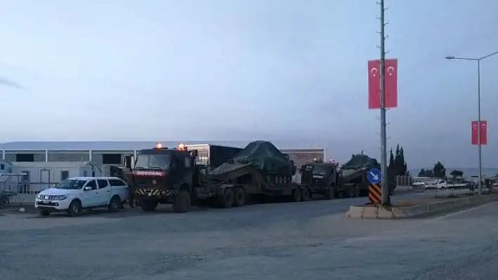 Sınıra tank sevkiyatı sürüyor