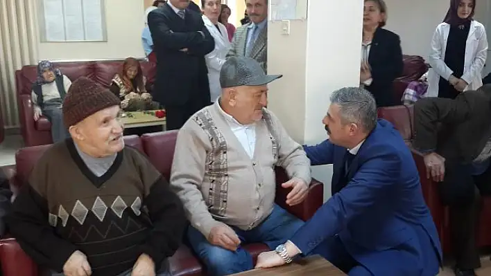 Ak Parti'den Huzurevine ziyaret
