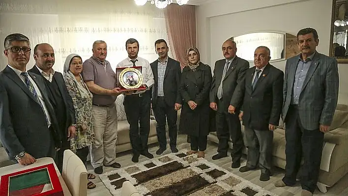 AK Parti'den şehit ailelerine ziyaret