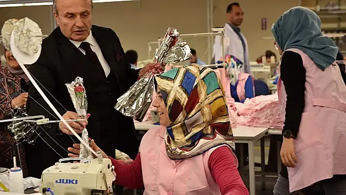 Başkan Arslan tekstil işçisi kadınları ziyaret etti