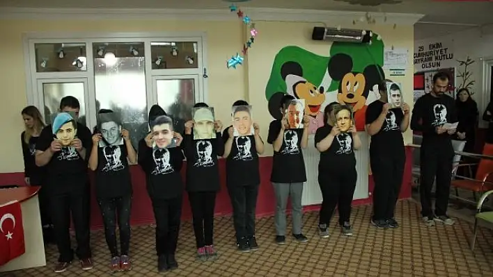 Engelli öğrencilerden ebru sanatıyla Zeytin Dalı Harekatı'na destek