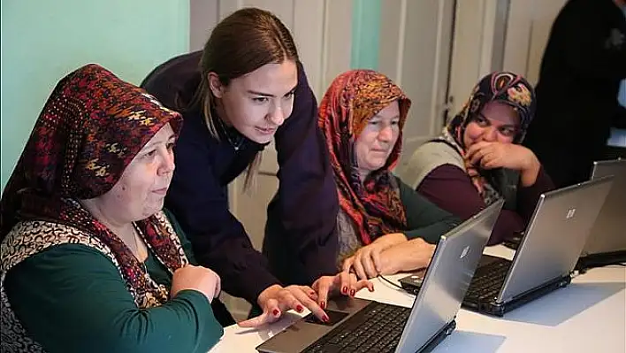Kadınlara artık 'İnternetle Hayat Kolay'