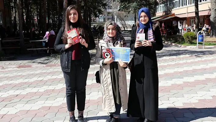 Kitaplar elden ele şehri dolaşıyor