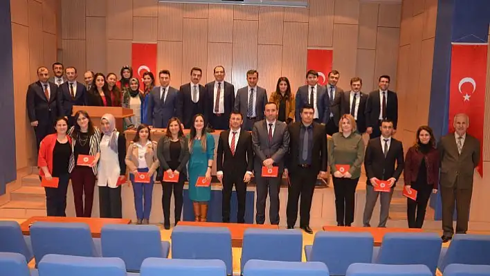 Zabıt Katiplerine tebrik belgesi verildi