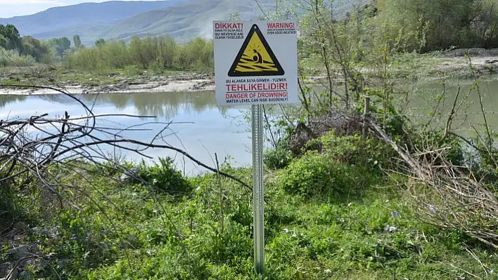 Gökırmak Nehri kenarına uyarı levhaları konuldu