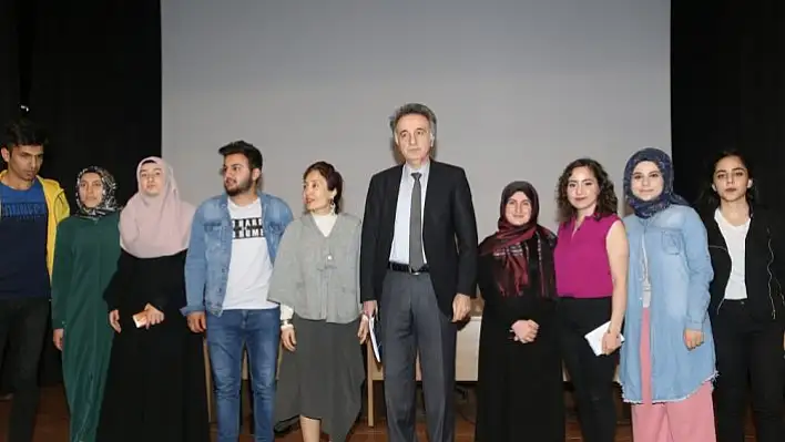 'Tarihi dizileri izleyenlerin yüzde 10'u tarih kitabı okusa kardır'