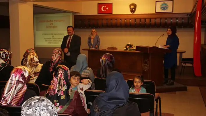 Taşköprü'de &quotAnne ve Baba Tutumları" konferansı