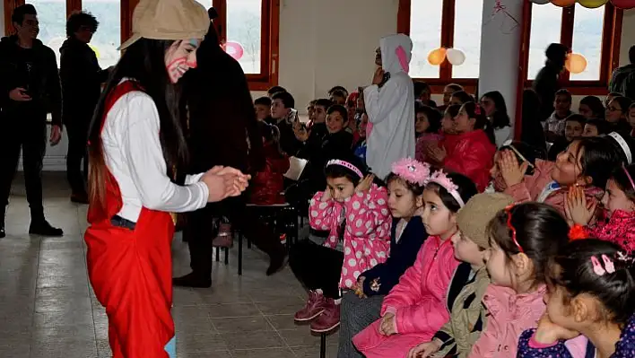 Üniversite öğrencilerinden 'Kardeş Okul' projesi