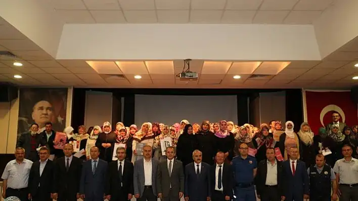&quotOkuma Yazma Seferberliği" kursiyerleri sertifika aldı