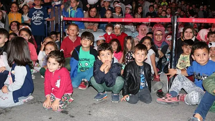 &quotSağlıklı Tayfa, Rafadan Tayfa&quotdan müzikal gösterim