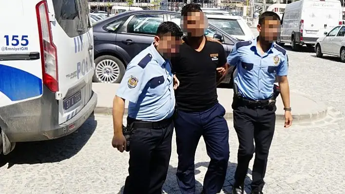Tartıştığı eşini 17 yerinden bıçaklayan zanlı, adliyeye sevk edildi