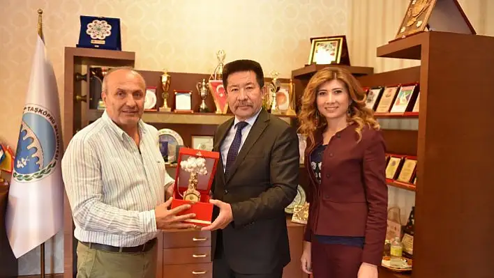 TÜRKSOY temsilcilerinden Arslan'a ziyaret