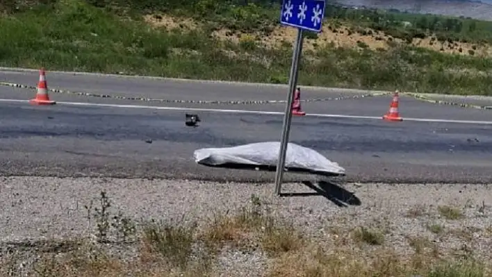 Kamyon ile çarpışan motosikletin sürücüsü öldü