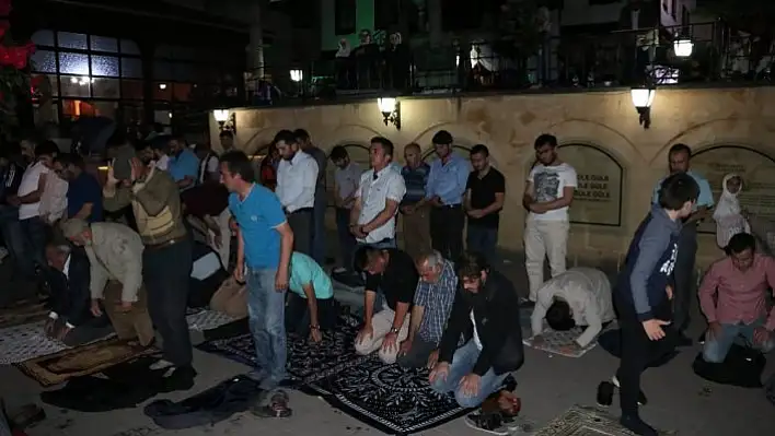 Şeyh Şaban-ı Veli Külliyesi'nde Kadir Gecesi yoğunluğu