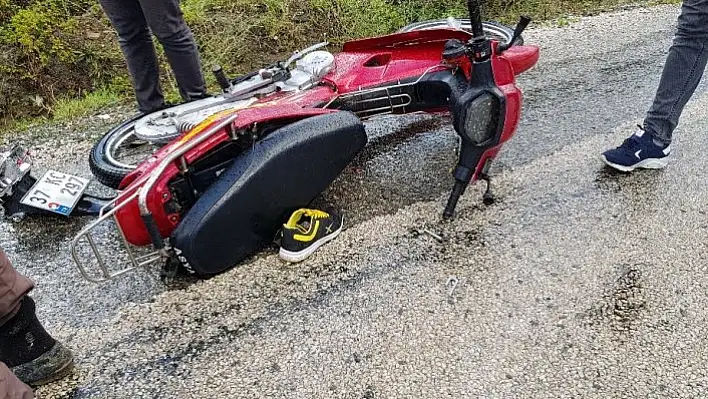 Tosya'da otomobil ile motosiklet çarpıştı: 2 yaralı