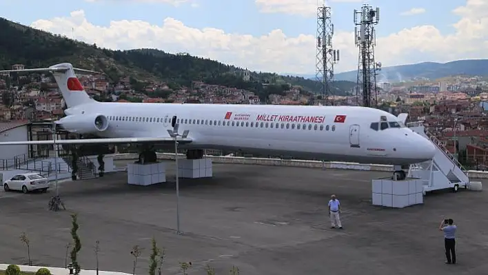 Eski uçak &quotmillet kıraathanesi" oldu