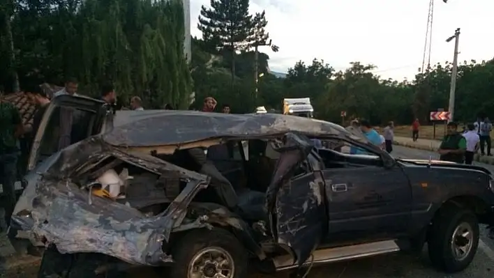 Kontrolden çıkan vinç, iki araca çarparak durabildi: 4 yaralı