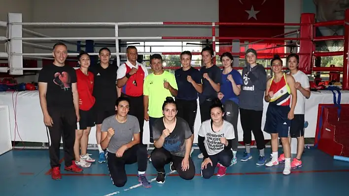 Boksör kızların hedefi 5 sıklette 5 madalya