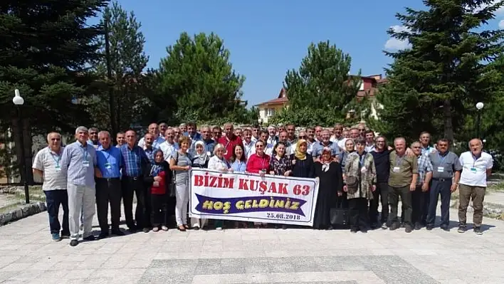 Kastamonu'da 1963 mezunları, 45 yıl sonra bir araya geldi