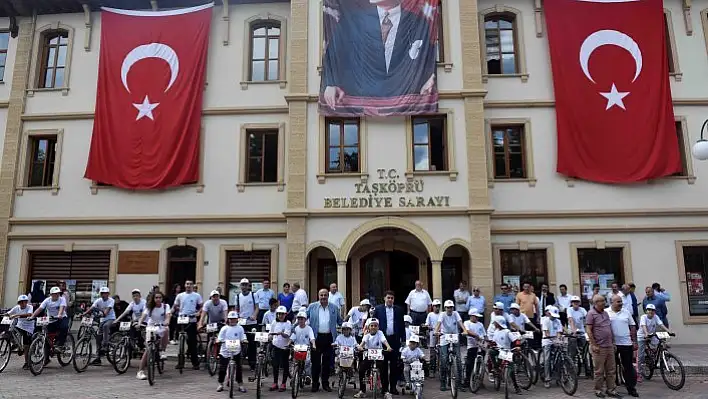Taşköprü'de bisikletle şehir turu yapıldı