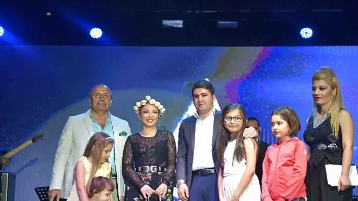 Ünlü sanatçı Ece Seçkin, Kurban Bayramı sonrası nişanlanacağını açıkladı