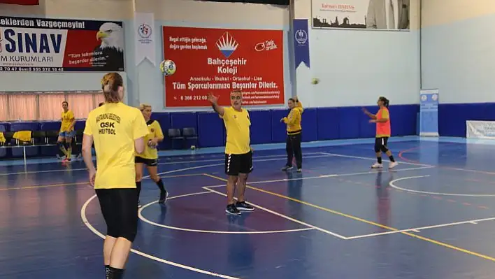 Kastamonu Belediyespor hem lige hem Avrupa'ya hazırlanıyor