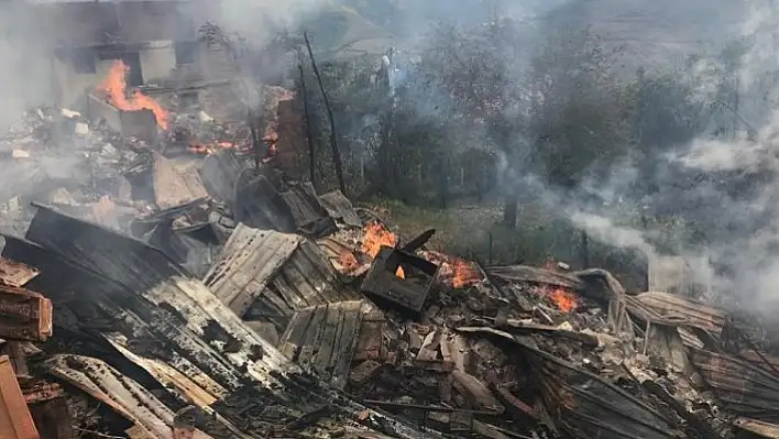 Kastamonu'daki yangında yanan ev sayısı 10'a yükseldi!