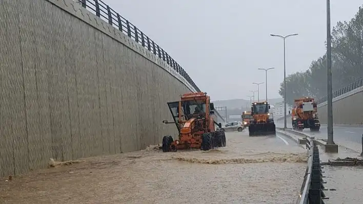 Kastamonu'da sağanak yağış ve dolu etkili oldu