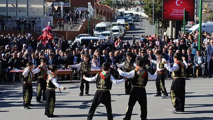 29 Ekim Cumhuriyet Bayramı Tosya, Hanönü ve İhsangazi'de törenle kutlandı