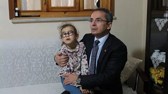 Sosyal medyadan Kaymakam'a ulaşıp kızını okula kavuşturdu