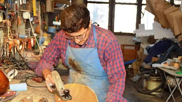 UNESCO ödüllü babasının bıraktığı mesleği devam ettiriyor