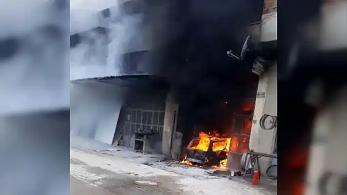 Kaportacı dükkanında yangın çıktı, otomobil kullanılamaz hale geldi