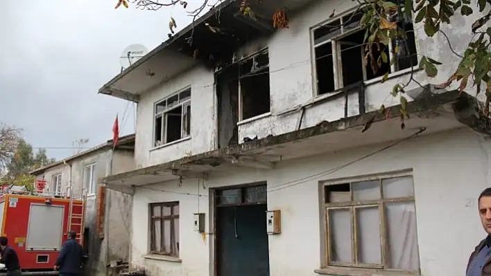 Televizyon patladı! Çıkan yangında 1 ev kullanılamaz hale geldi
