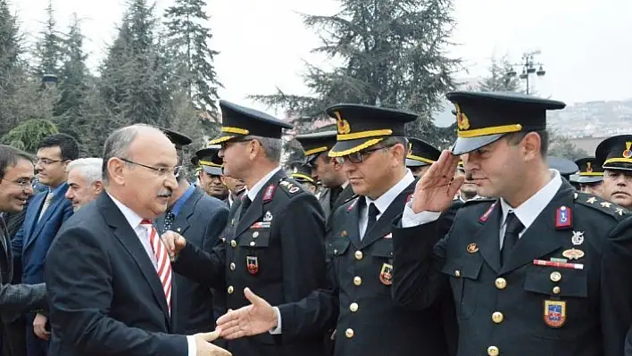 Siren sesleri ile Kastamonu'da hayat iki dakika durdu