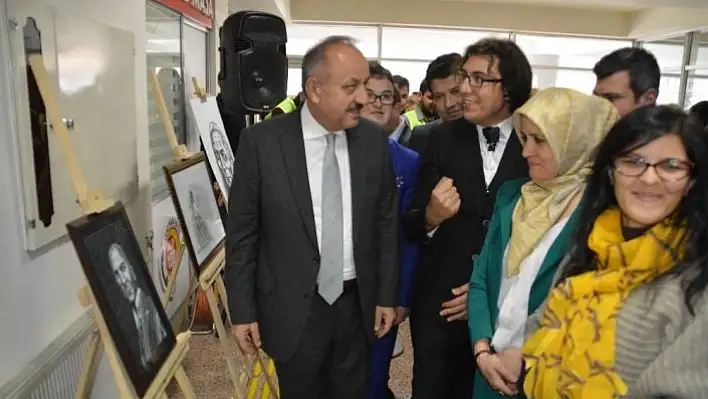 Karakalem resimle hayata tutunan engelli genç ilk sergisini açtı