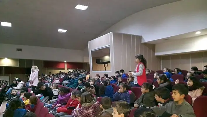 Öğrencilere 'yeterli ve dengeli beslenme' konulu seminer düzenlendi