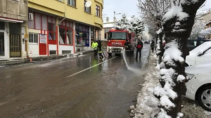 Tosya'ya mevsimin ilk karı yağdı 