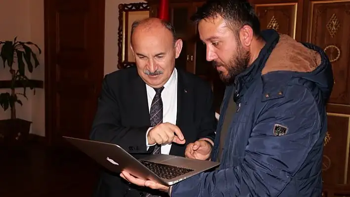 Vali Karadeniz, AA'nın &quotYılın Fotoğrafları" oylamasına katıldı