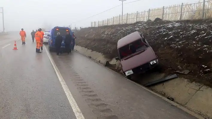 Yoldan çıkan otomobil şarampole devrildi: 2 yaralı!