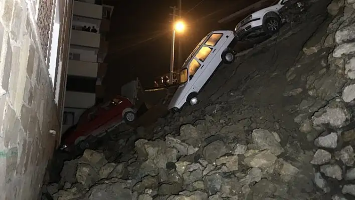Karabük'te sitenin istinat duvarı çöktü