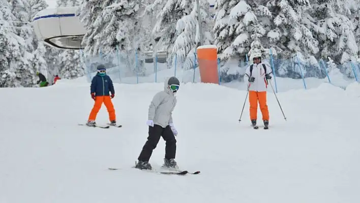 Karnesini alan Ilgaz Dağı'na kayağa koştu