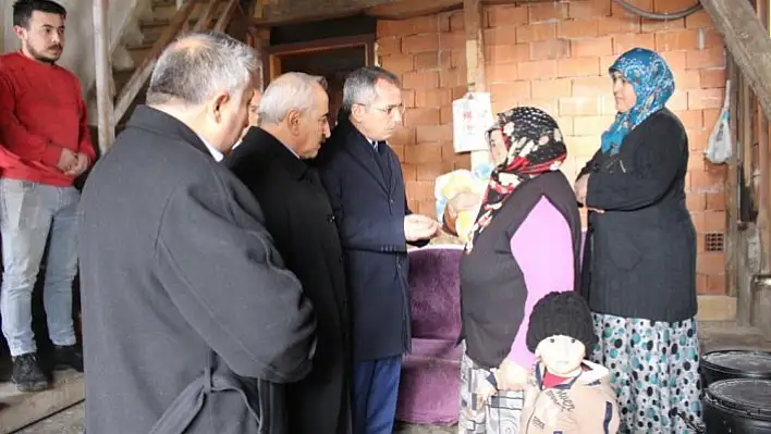 Kaymakam ve Belediye Başkanından yangın evinde inceleme