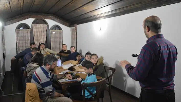 Millet Kıraathanesi'nde 7'den 70'e herkes kodlama eğitimi alıyor