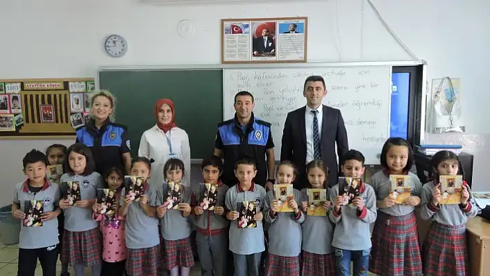 Polisten öğrencilere güvenlik bilgilendirmesi
