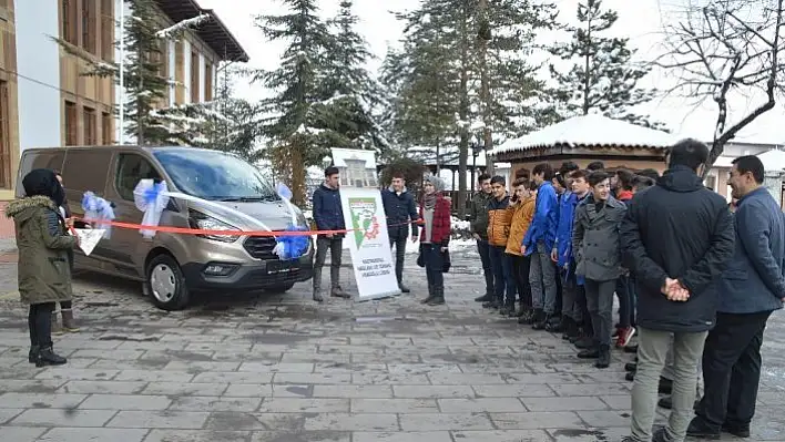Tarihi okula incelenmek üzere araç hibe edildi