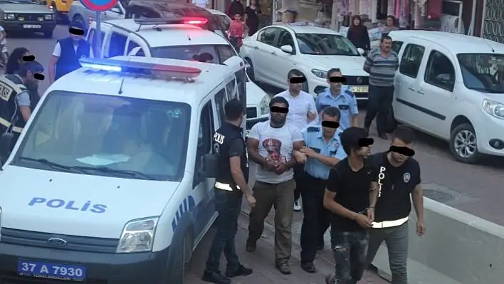 Yaşlı adamı gasp eden 5 kişi, 40 yıl hapis cezasına çarptırıldı