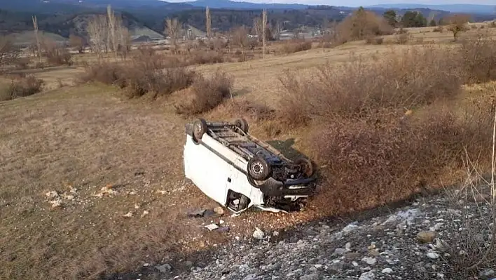 Bariyerlere çarpan araç tarlaya uçtu: 1 yaralı