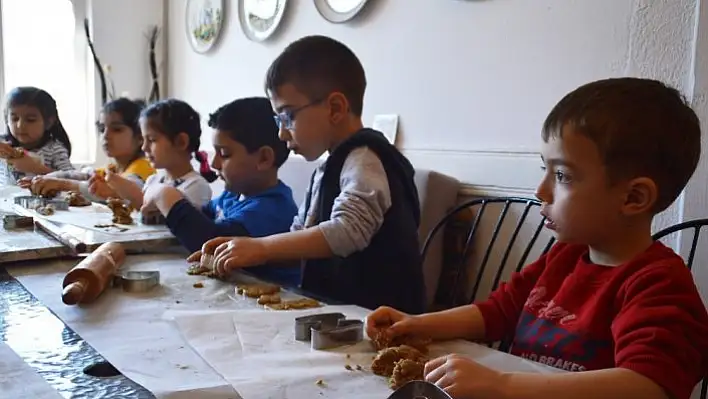1000 yıllık Siyez buğdayı ile çocuklar hamur işi yaptı